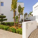 Vila Fig Tree Bay Residences 3-jacuzzi-hotub -pool Protaras