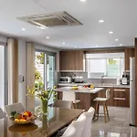 Vila Fig Tree Bay Residences 3-jacuzzi-hotub -pool Protaras