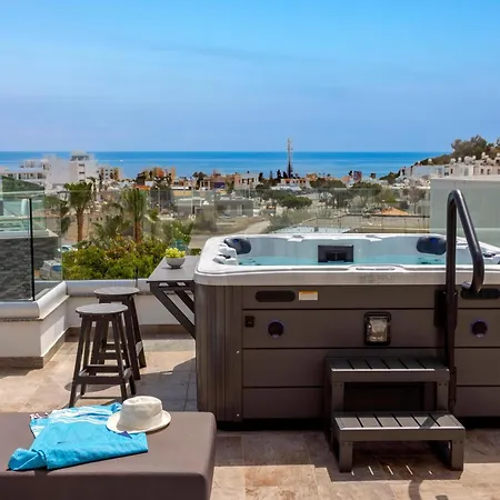 Fig Tree Bay Residences 3-jacuzzi-hotub -pool