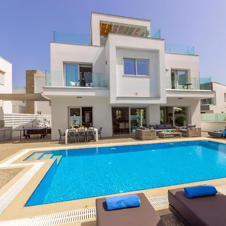 Fig Tree Bay Residences 3-jacuzzi-hotub -pool פרוטאראס