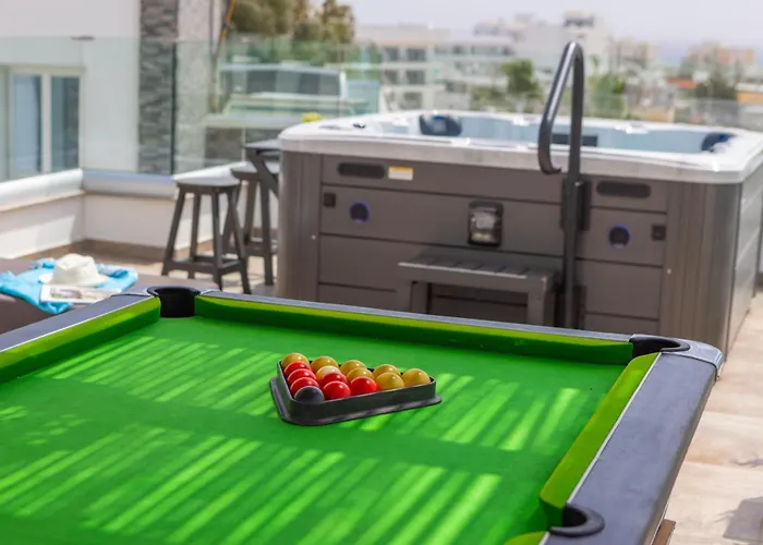 Fig Tree Bay Residences 3-jacuzzi-hotub -pool Protaras