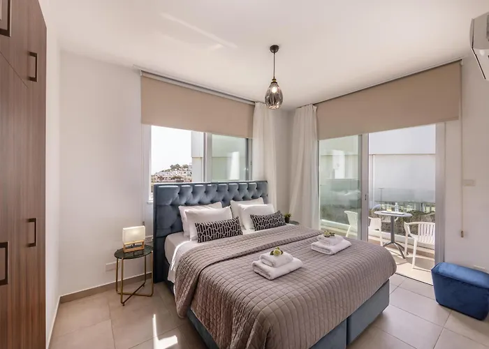 Fig Tree Bay Residences 3-jacuzzi-hotub -pool Protaras