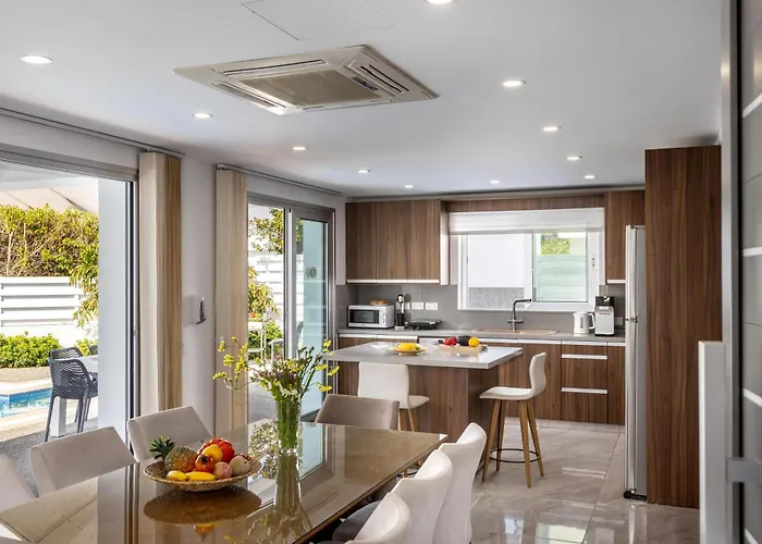 Villa Fig Tree Bay Residences 3-jacuzzi-hotub -pool Protaras