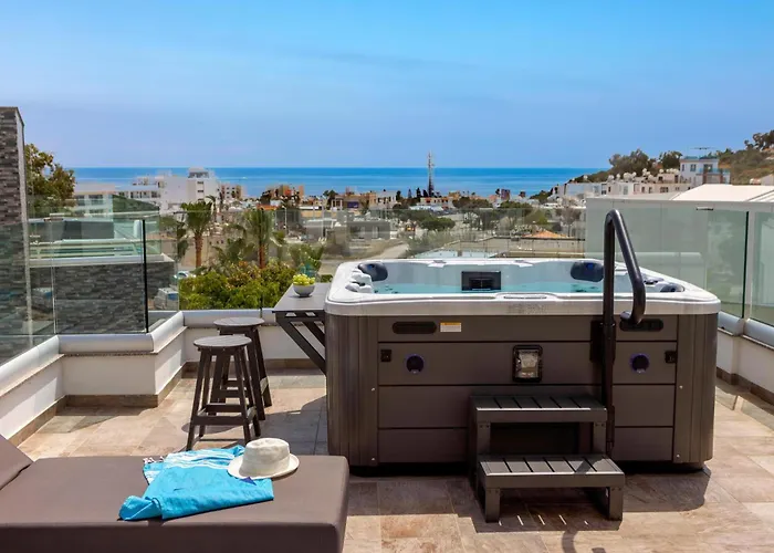 Fig Tree Bay Residences 3-jacuzzi-hotub -pool
