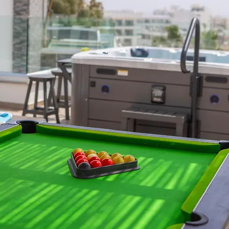 Fig Tree Bay Residences 3-jacuzzi-hotub -pool Protaras