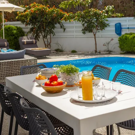 Fig Tree Bay Residences 3-jacuzzi-hotub -pool Protaras