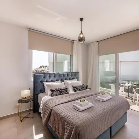 Fig Tree Bay Residences 3-jacuzzi-hotub -pool Protaras