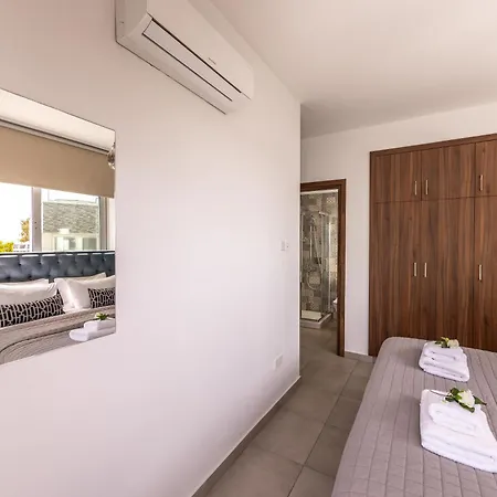 Villa Fig Tree Bay Residences 3-jacuzzi-hotub -pool Protaras