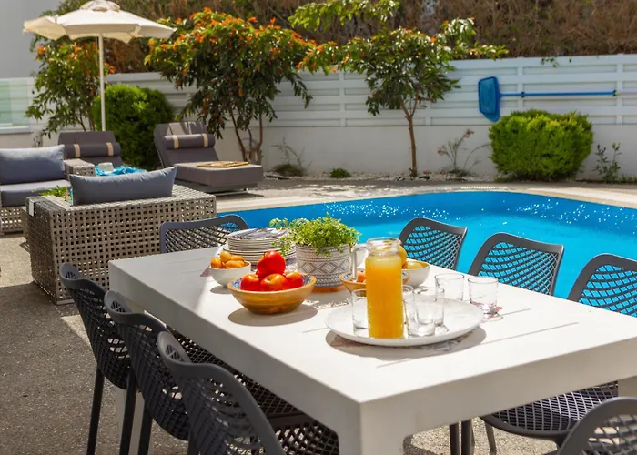 Fig Tree Bay Residences 3-jacuzzi-hotub -pool Protaras