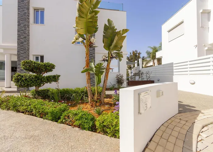 Villa Fig Tree Bay Residences 3-jacuzzi-hotub -pool Protaras