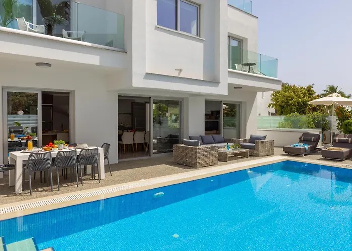 Fig Tree Bay Residences 3-jacuzzi-hotub -pool