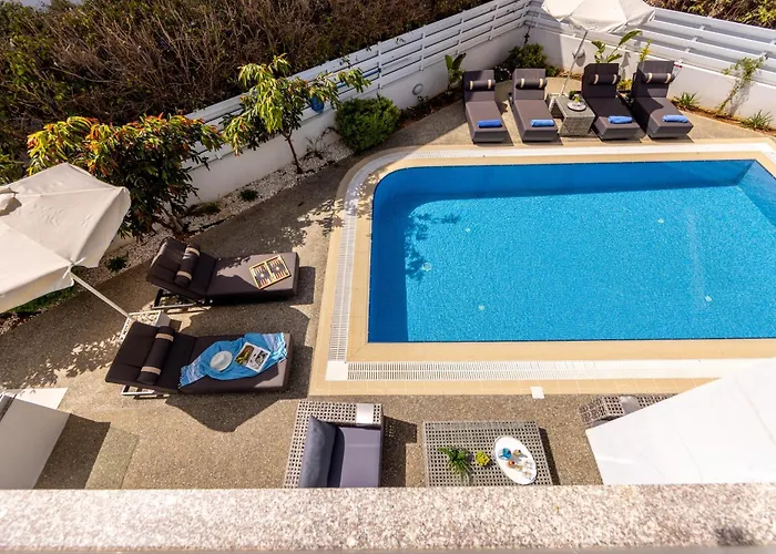 Fig Tree Bay Residences 3-jacuzzi-hotub -pool Protaras