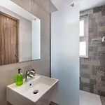 Fig Tree Bay Residences 3-jacuzzi-hotub -pool Protaras