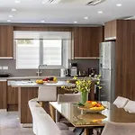 Fig Tree Bay Residences 3-jacuzzi-hotub -pool Protaras