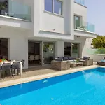 Fig Tree Bay Residences 3-jacuzzi-hotub -pool